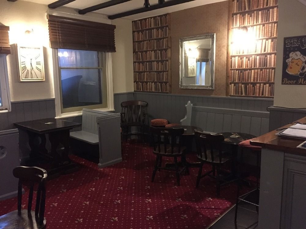The Plough Inn Highworth Exterior photo